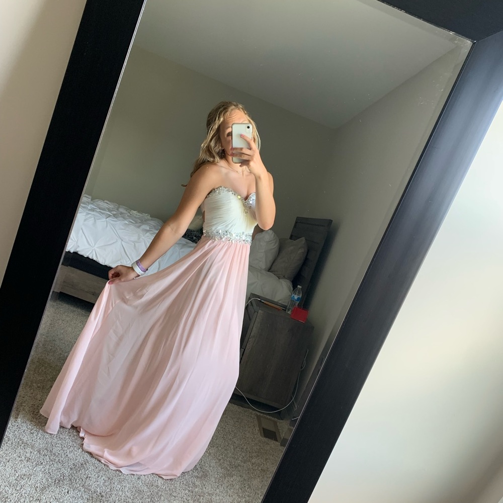 Bee Darlin gorgeous prom dress